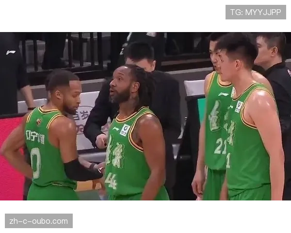 莫兰德高位策应盘活进攻 付豪低位背身成破局奇兵